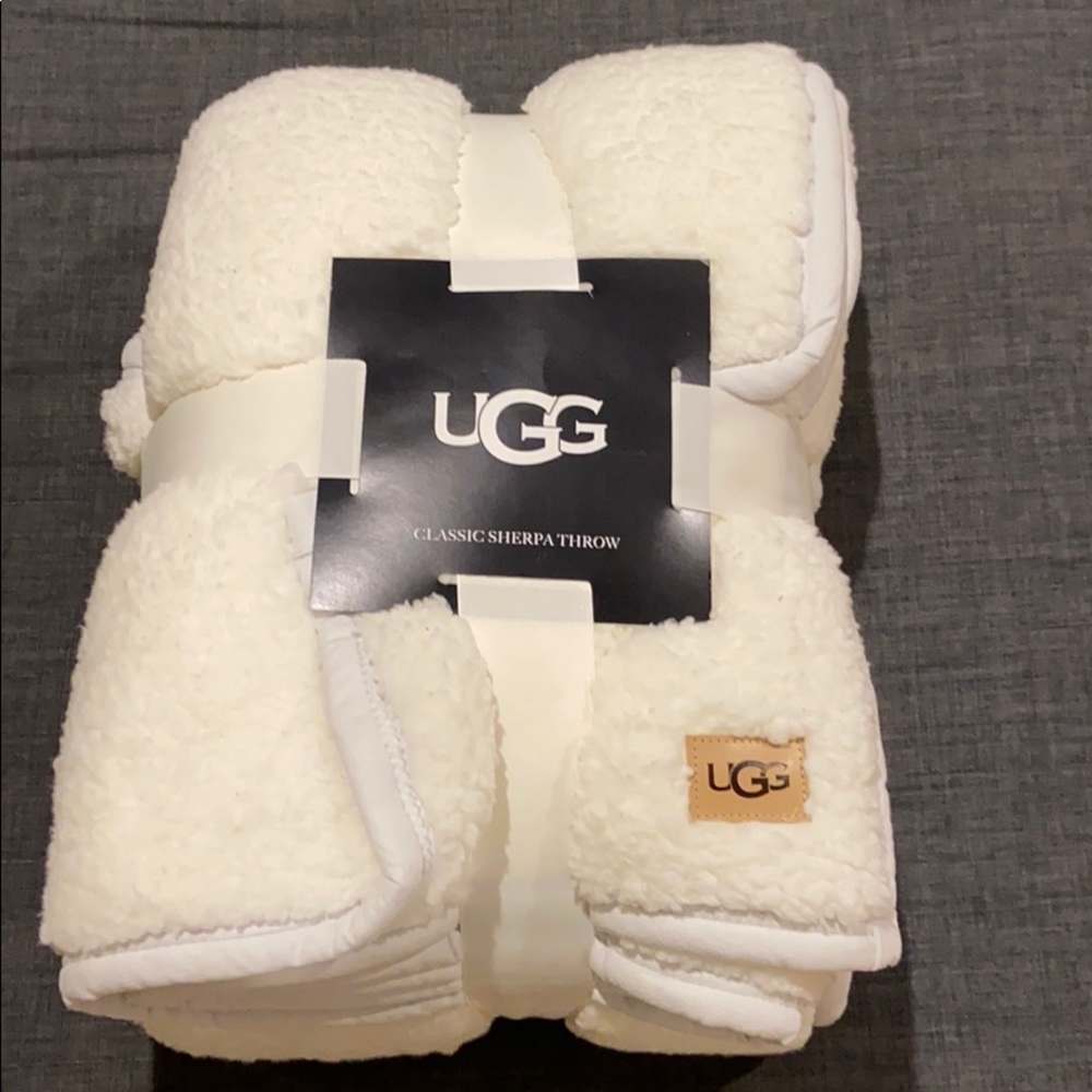 NWT UGG SHERPA THROW BLANKET